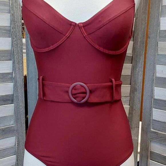 Underwire Belted One Piece Swimsuit | Shade & Shore | Small (4/6) - Picture 2 of 9